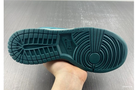 DZ5224-300 Green Nike Dunk Velvet Low 0103